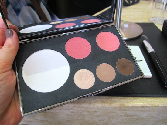 Set your makeup with Invisible Blotting Powder (white disc on left of this palette) Set your makeup with Invisible Blotting Powder (white disc on left of this palette)