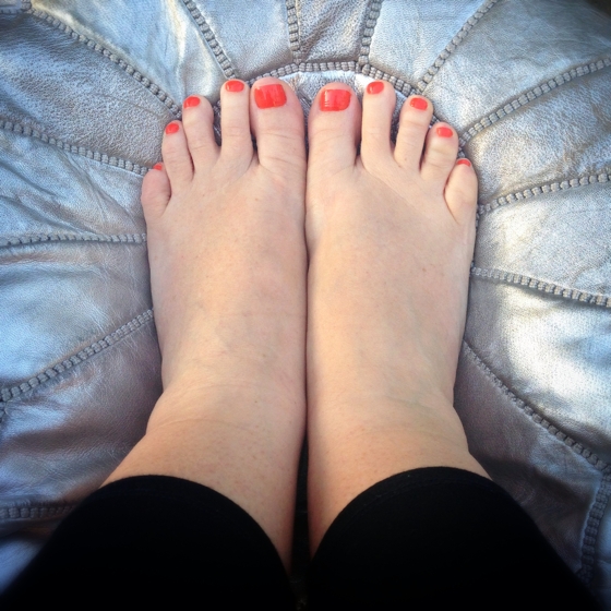 CND Vinylux pedicure in Electric Orange