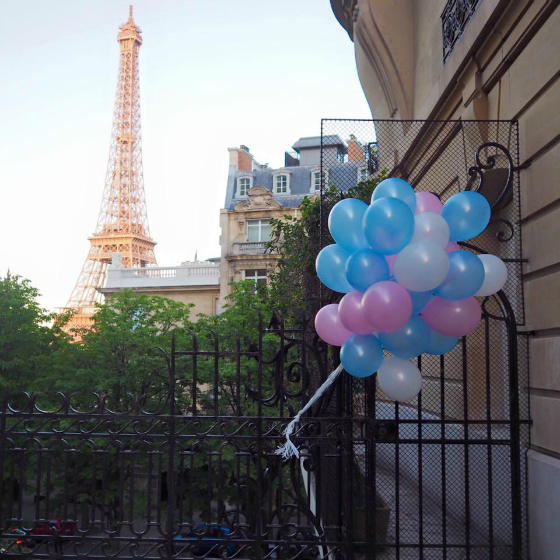 Carla Coulson photoshoot Paris France | Eiffel Tower balloons