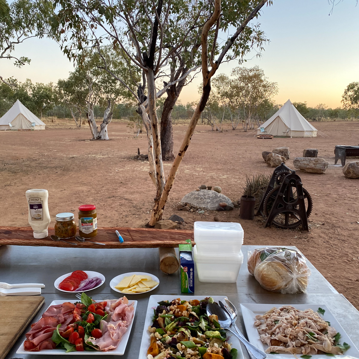 Lunch station Trek West